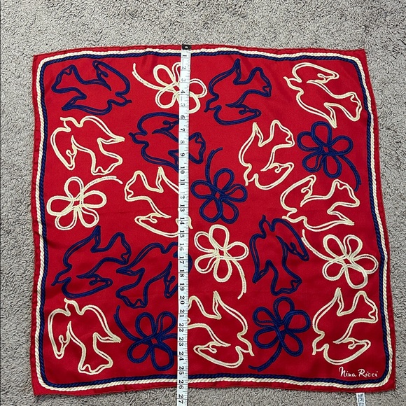 Vintage Nina Ricci Red Scarf with Blue and Cream Patterns 100% silk - Picture 5 of 8
